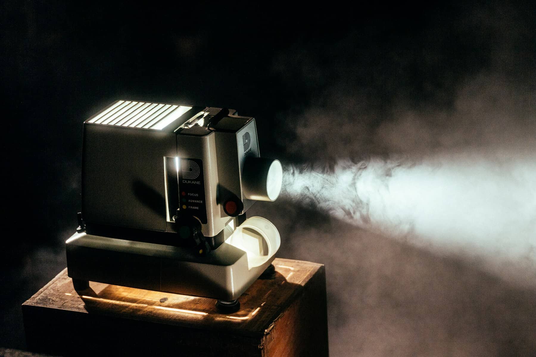 Projecteur et salle de cinéma